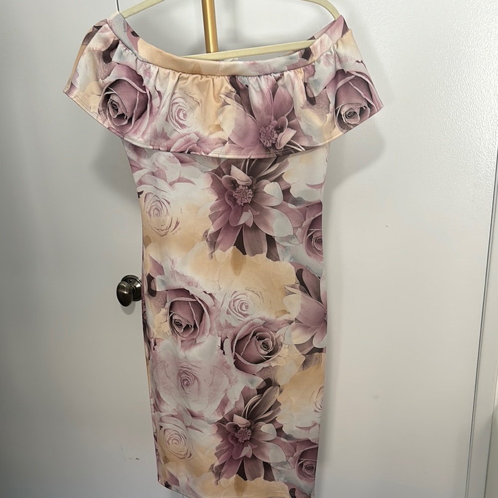 Multicolored Ruffled Off-the-Shoulder Knee-Length Dress - Picture 3 of 4